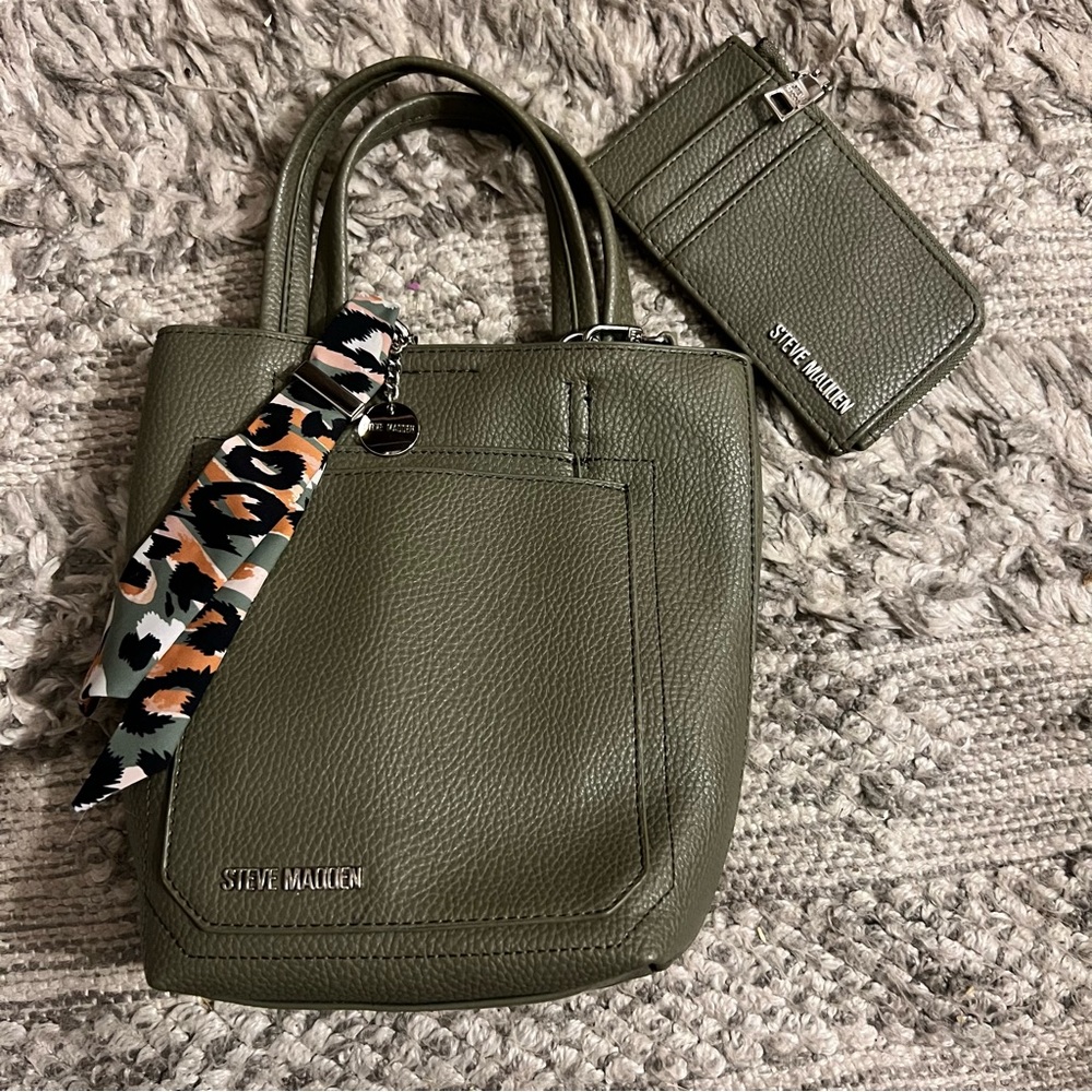 Steve Madden Bucket Bag with matching Walledt